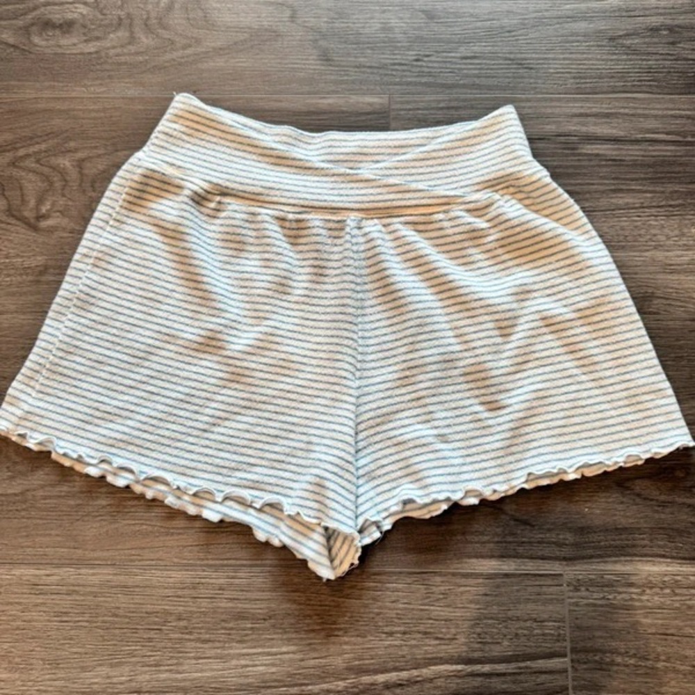 Women’s Casual Ribbed Stripe Lounge Shorts - White/Light Blue